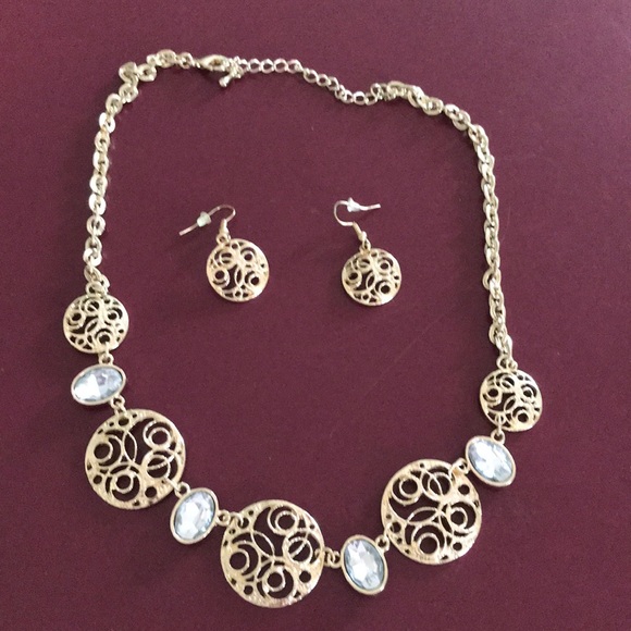 Jewelry - Gold tone Necklace and earring set